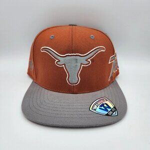 University Of Texas Longhorns Flexfit Embroidered Hat Cap NWOT Minor Scuff